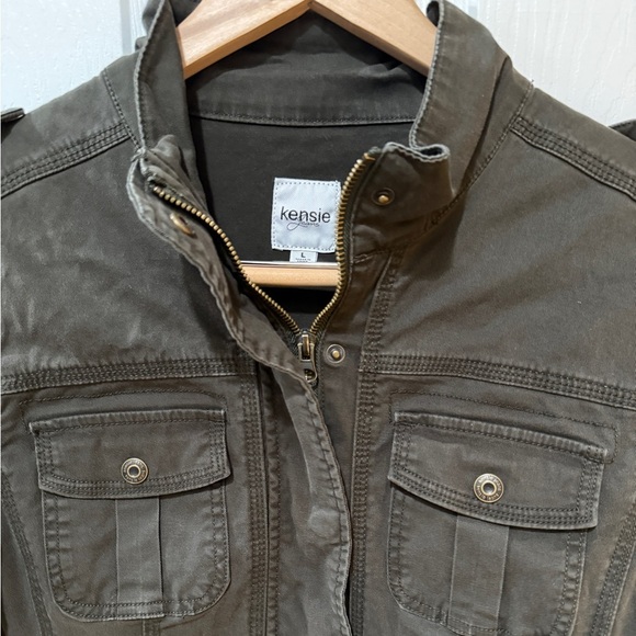 Kensie Green Utility Jacket with Tailored Fit and Epaulettes - Picture 2 of 7